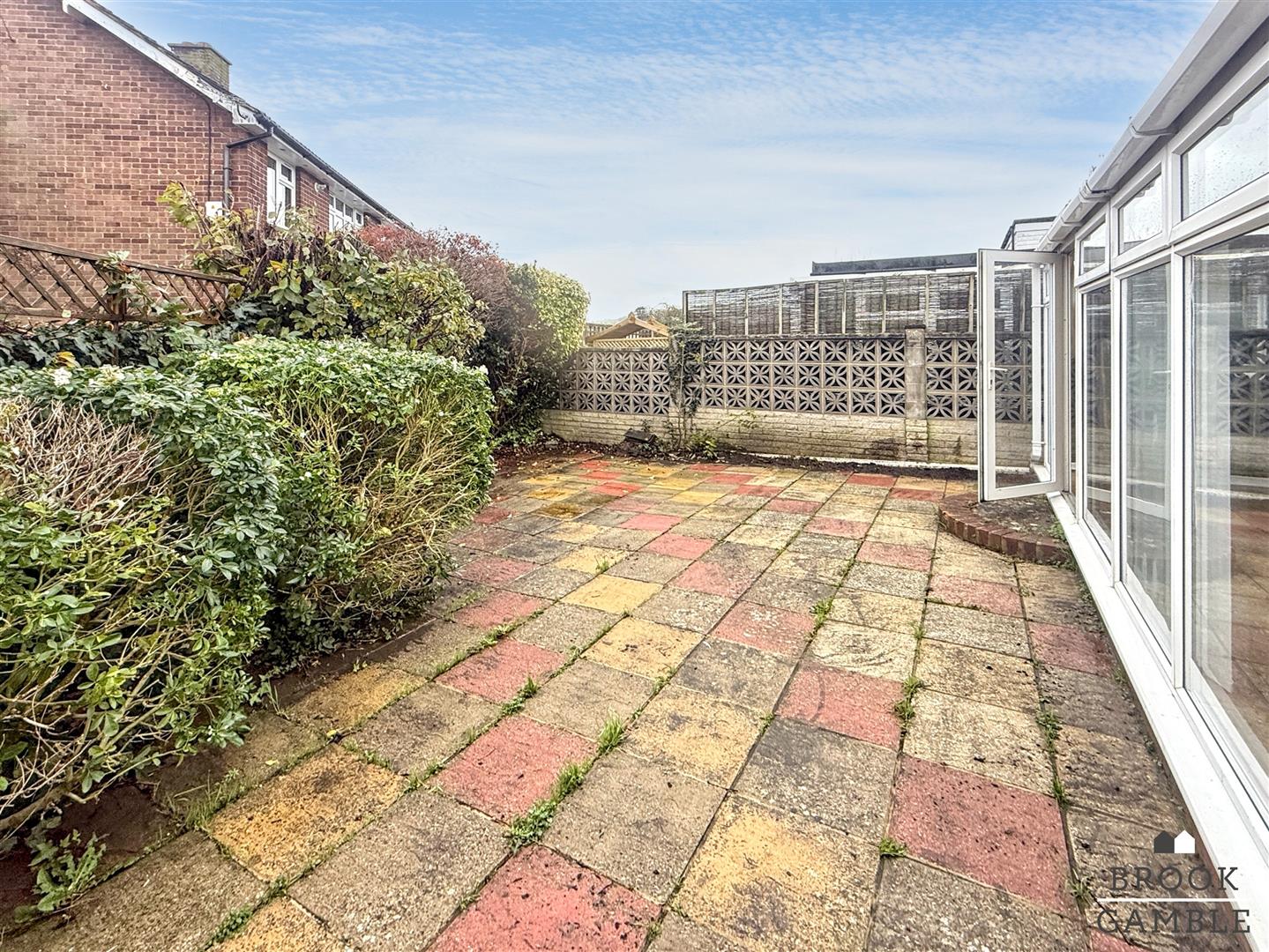 2 Bedroom Bungalow. Victoria Close in Polegate,  10